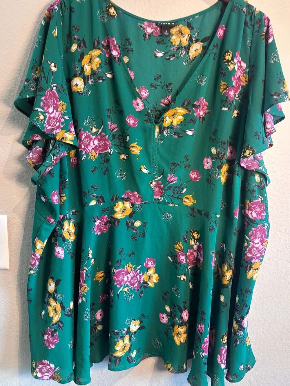 Torrid Green Floral V-Neck Flutter Sleeve Peplum Blouse Size 5
